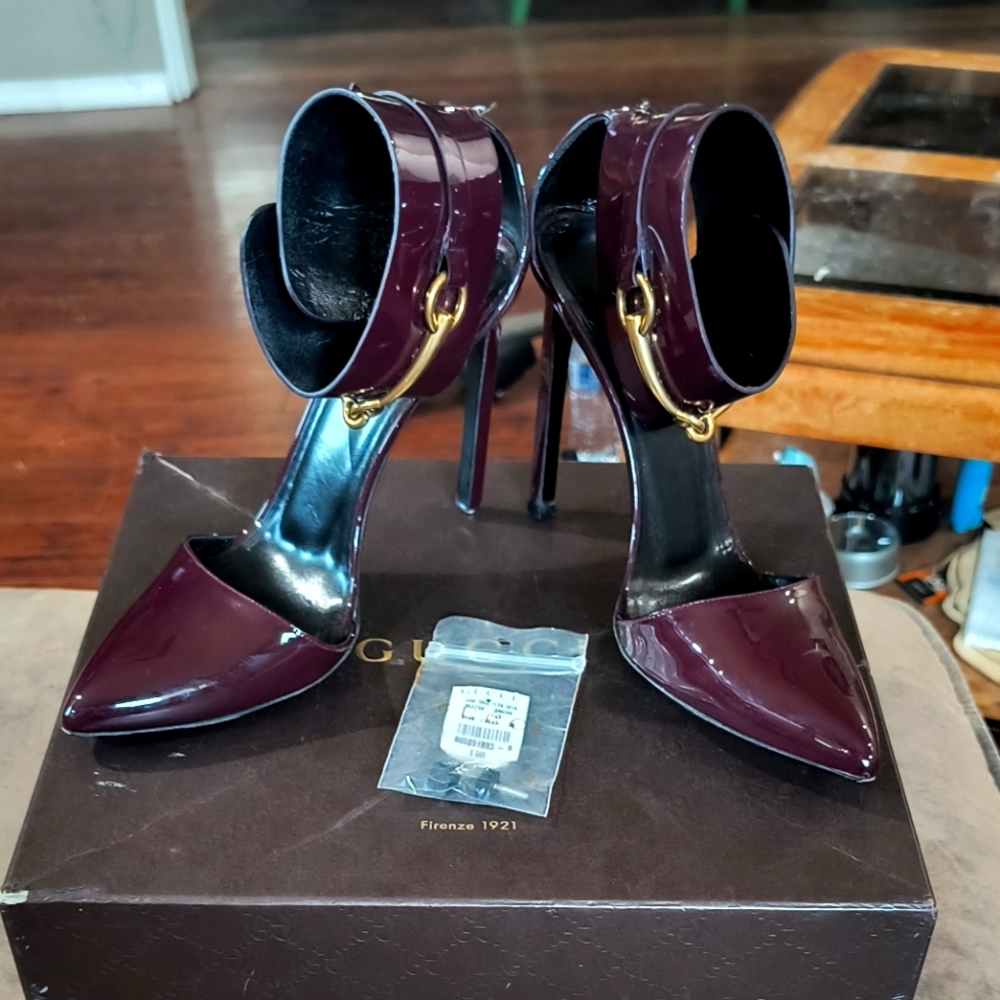 Gucci Vernice Crystal Stilettos Size 9